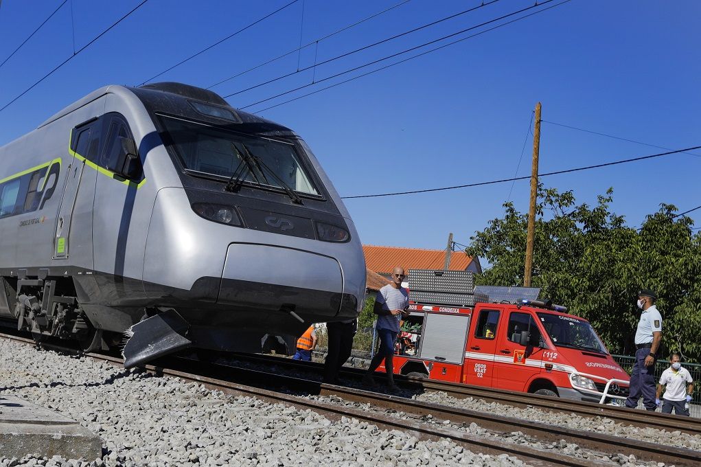 Σιδηροδρομικό δυστύχημα στην Πορτογαλία – Δύο νεκροί, δεκάδες τραυματίες