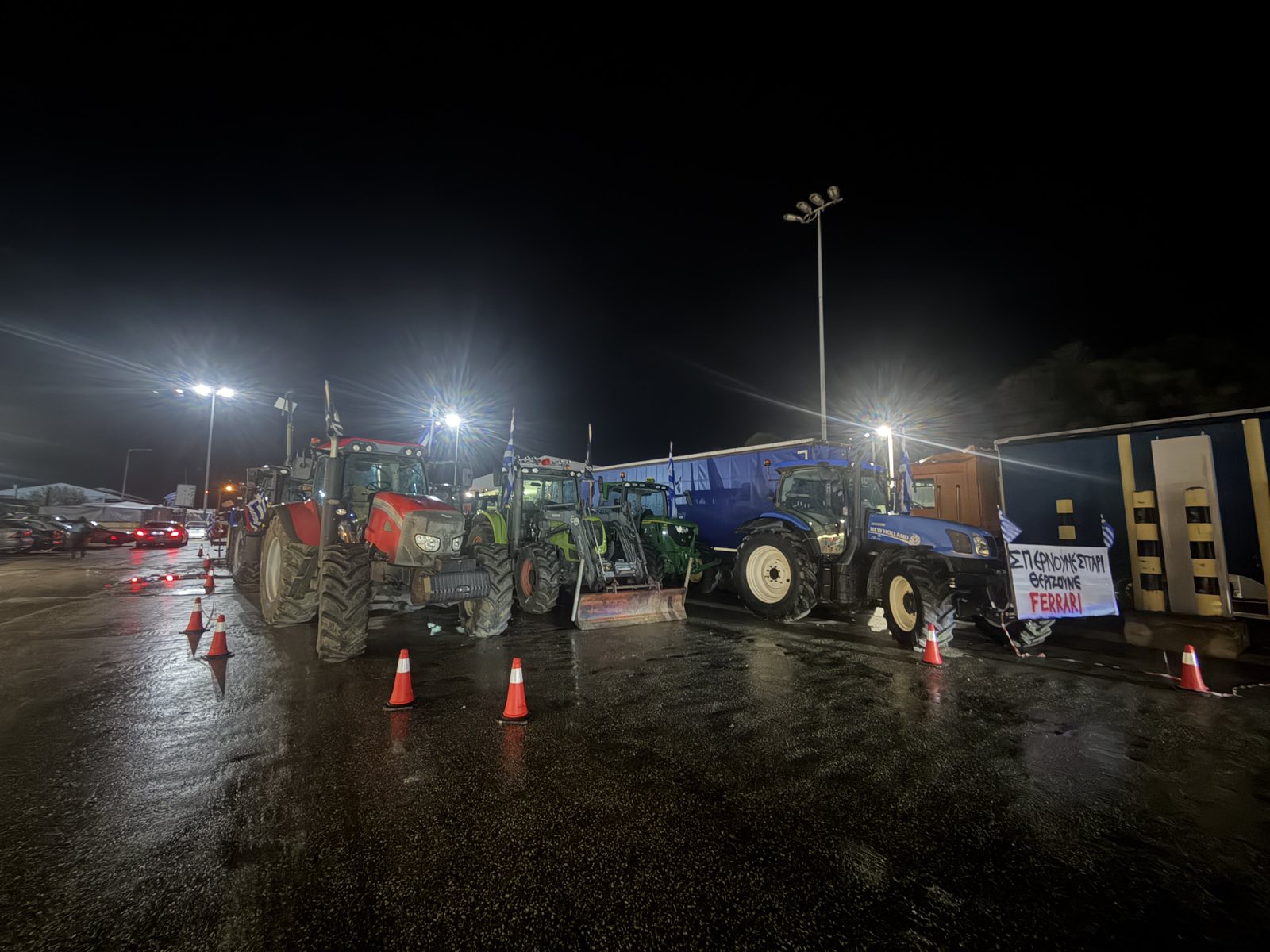Μπλόκα σε Ορμένιο και Κήπους – Κλιμακώνουν τις κινητοποιήσεις οι αγρότες του Έβρου