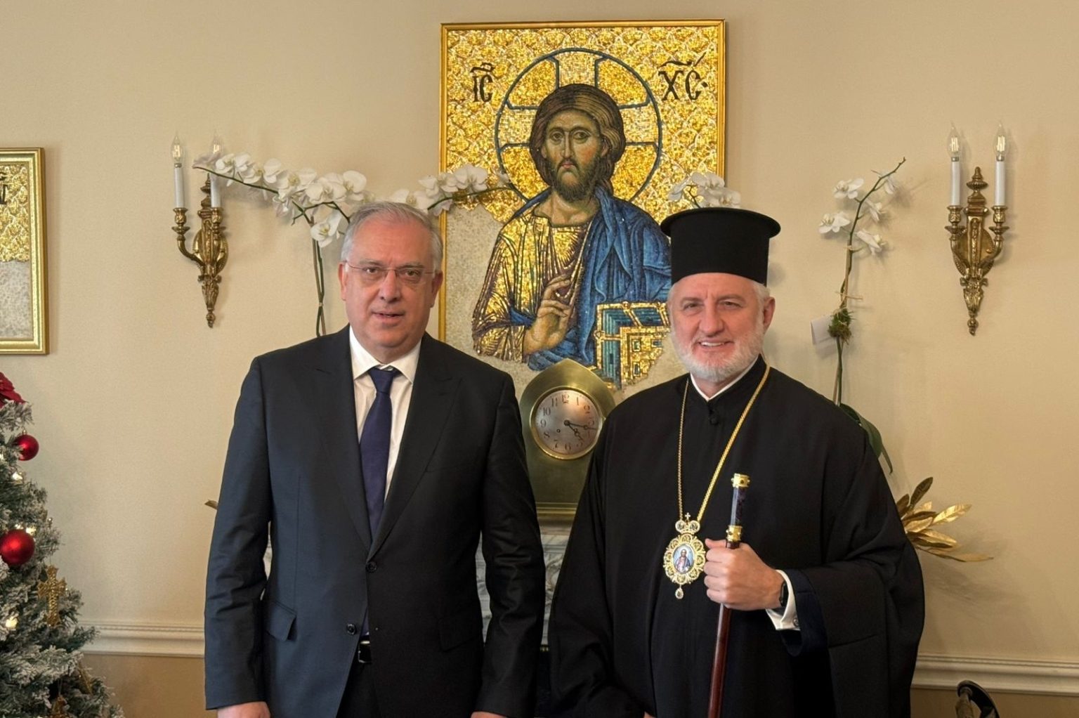 Συνάντηση Θεοδωρικάκου με τον Αρχιεπίσκοπο Αμερικής Ελπιδοφόρο στη Νέα Υόρκη