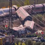 Ισπανία: Σιδηροδρομική τραγωδία με 68 νεκρούς – Στο μικροσκόπιο εντολή κυκλοφορίας παρά το κόκκινο σήμα